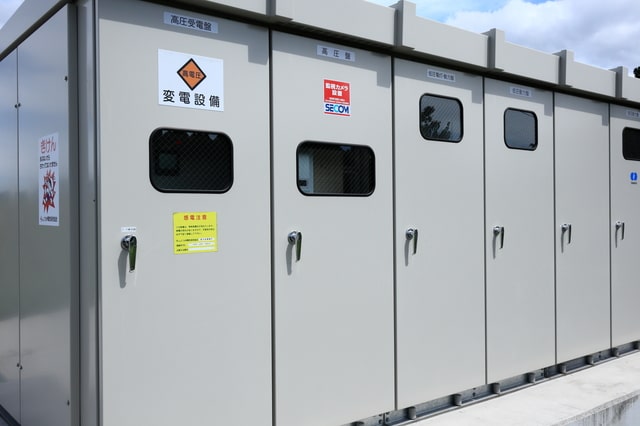 受変電設備の耐用年数は何年？更新タイミングと費用相場を徹底解説